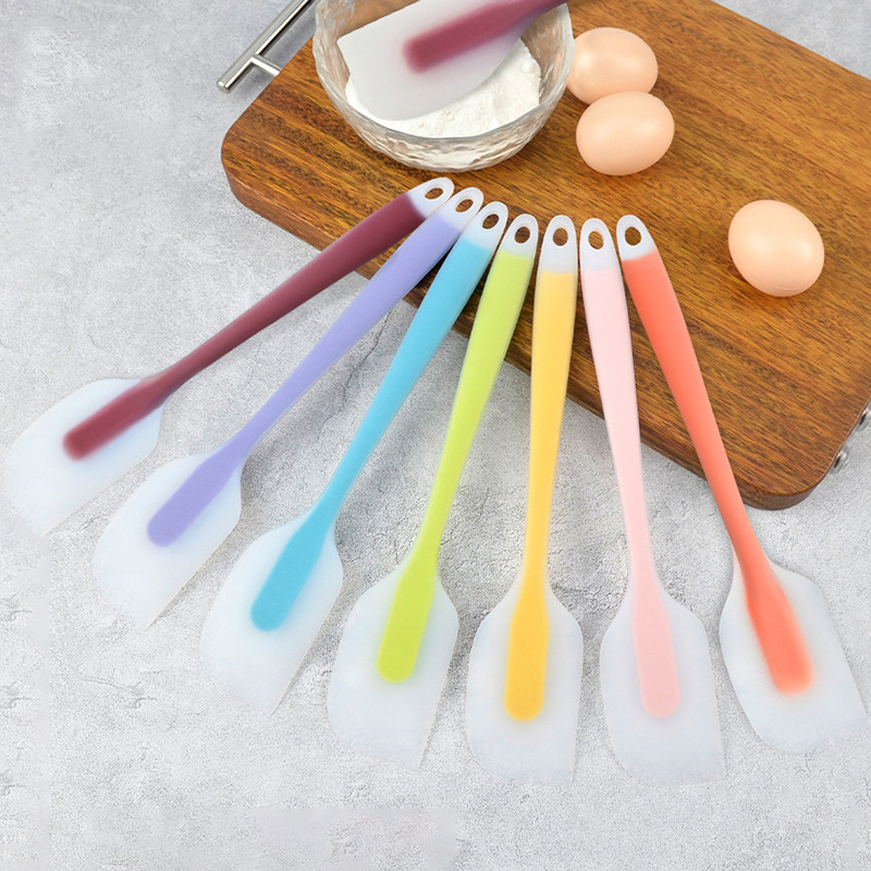 Kitchen Gadgets You Must Have - مكشطة سيليكون بحجمين مقاومة للحرارة وغير