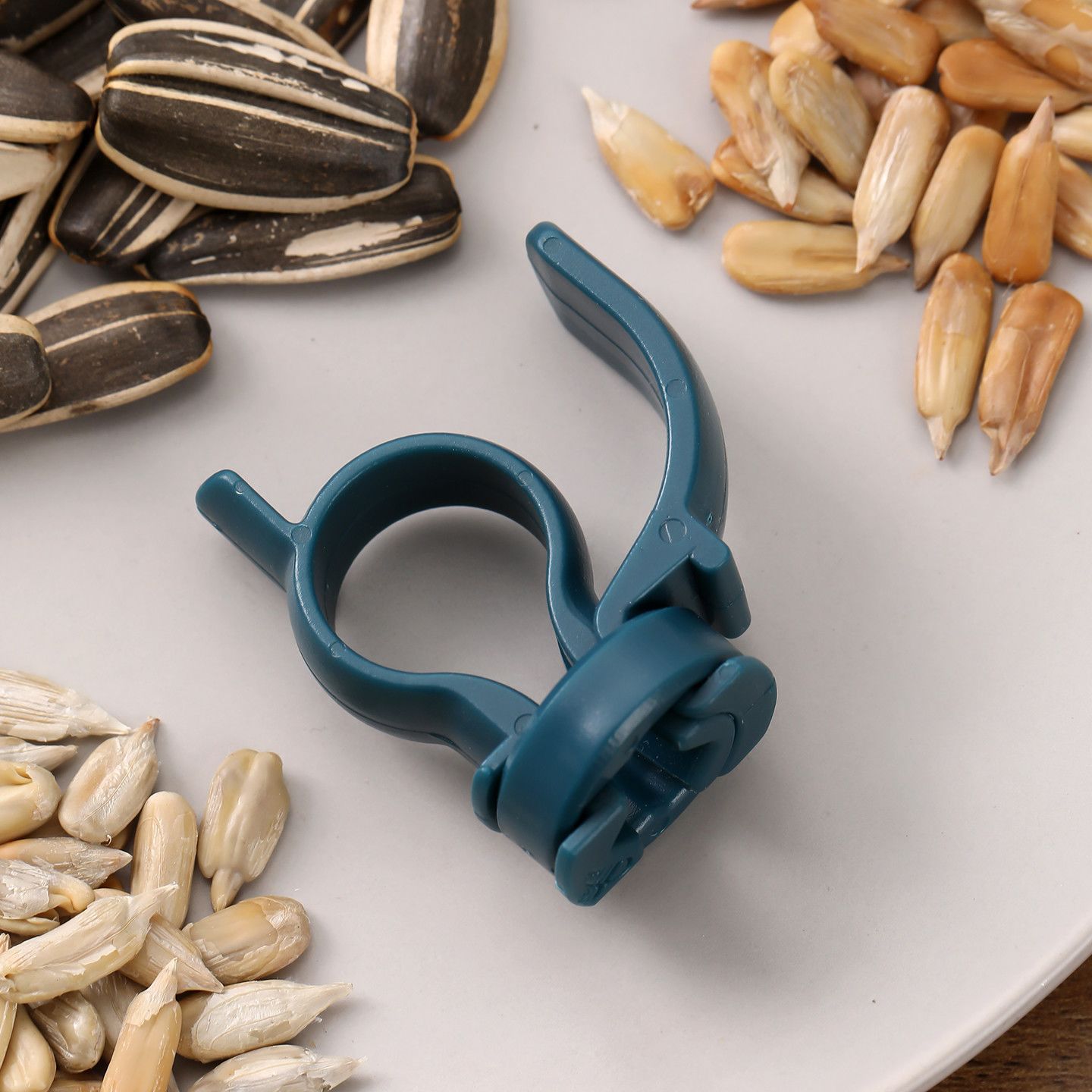 4 قطع من أدوات تقشير المكسرات  - مراجعة Kitchen Gadgets You Must Have وسعره