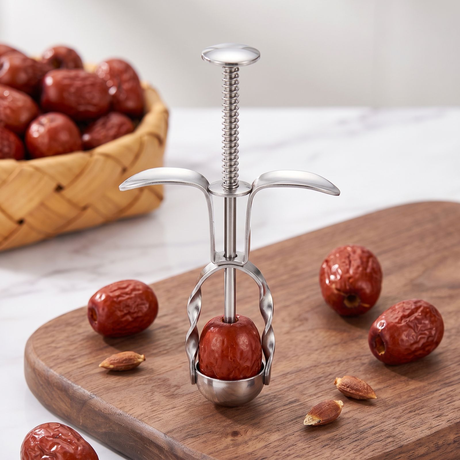 أداة إزالة نوى التمر الحمراء م - مراجعة Kitchen Gadgets & Toys وسعره