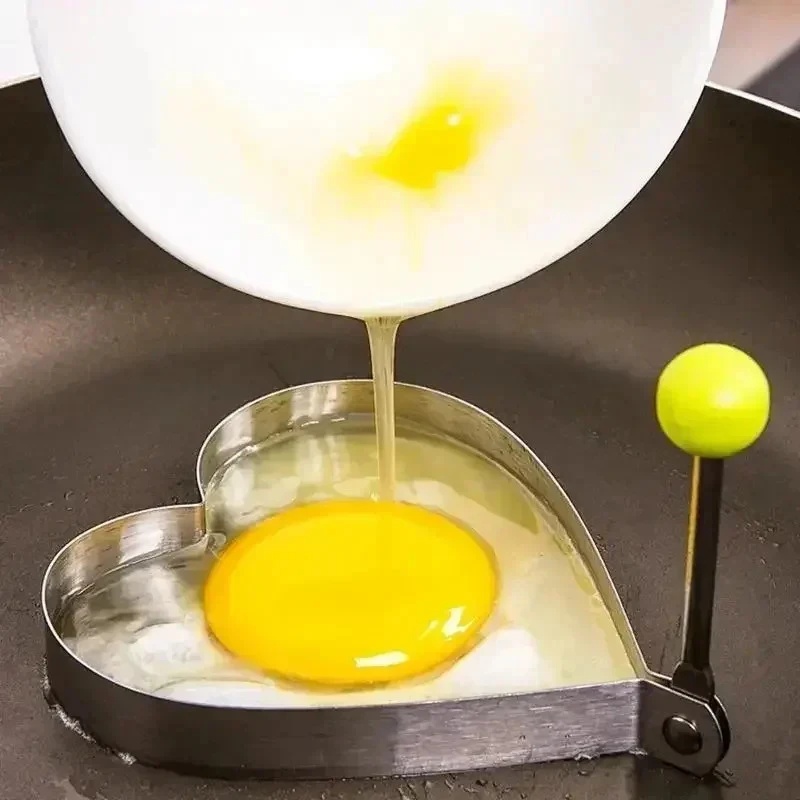 قالب بيض مقلي على شكل قلب من ا - مراجعة Kitchen Gadgets You Must Have وسعره
